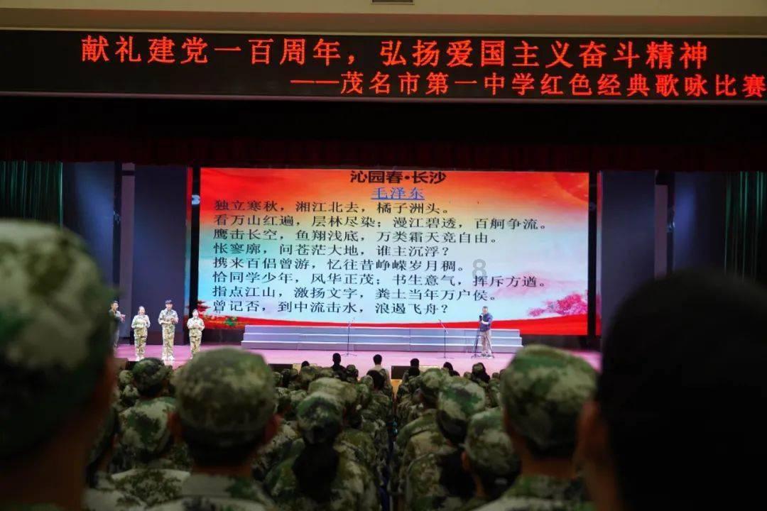 逃离残破的船只