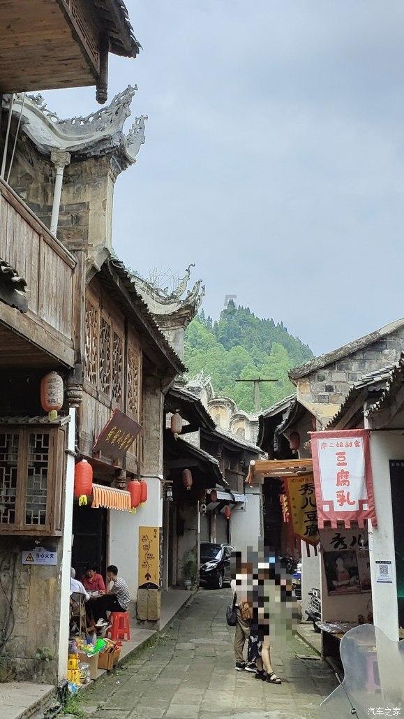 创造影像幻想：全息纱幕的美学意义与视觉冲击